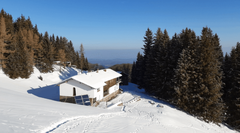 хижа амбарица през зимата