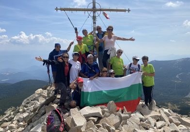 Ветераните от туристическата секция на СИКлуб „Ахридос“-Кърджали изкачиха вр. Безбог (СНИМКИ)