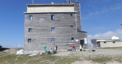 връх Ботев станция