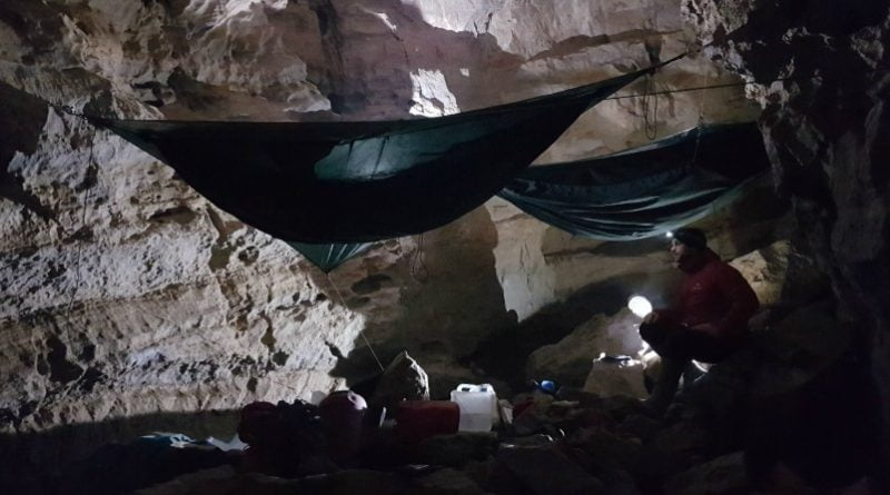 канада най-дълбока пещера