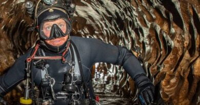 Оцелял след падане в пещера се присъедини към екипа, който го спаси (ВИДЕО)