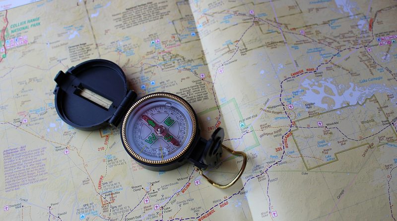 компас и карта
