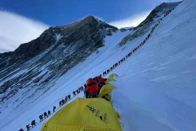 Върволица към Еверест