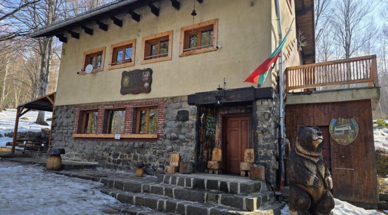 хижа камен дел