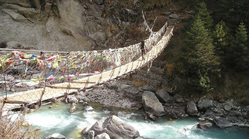 Мост в Хималаите, Непал