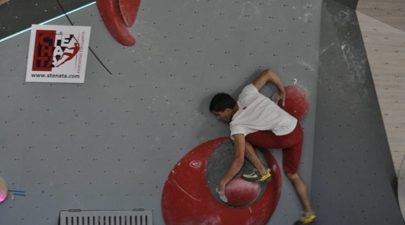 боулдър катерене в зала