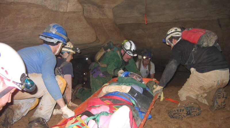 cave rescue спасителна операция в пещера
