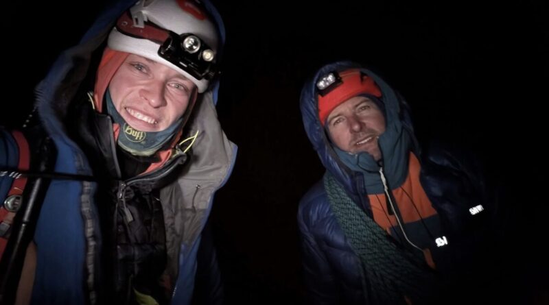 Риндик (вляво) и Парфенов по време на изкачването