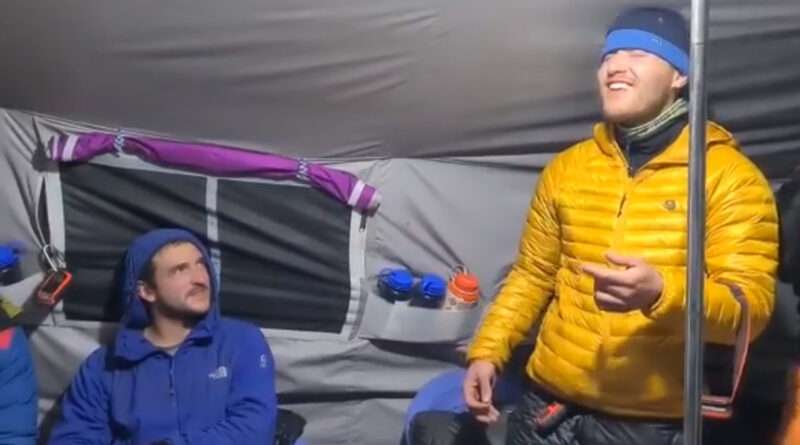 sad song, Върхове