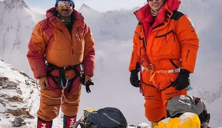 Джон Снори и Али Садпара под К2