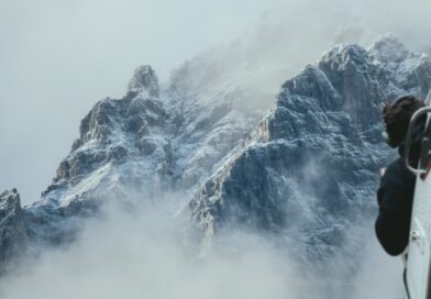 хеликоптер във висока планина