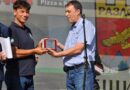 председателят на бтс венцислав венев връчва почетен плакет на председателя на тд пирин васил михайлов