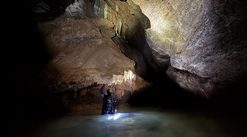 Подводен пробив на СК „Пълдин“ разкри нови галерии в пещера „Топля“ (ВИДЕО и СНИМКИ)