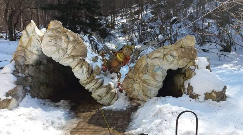 вход пещера леденика